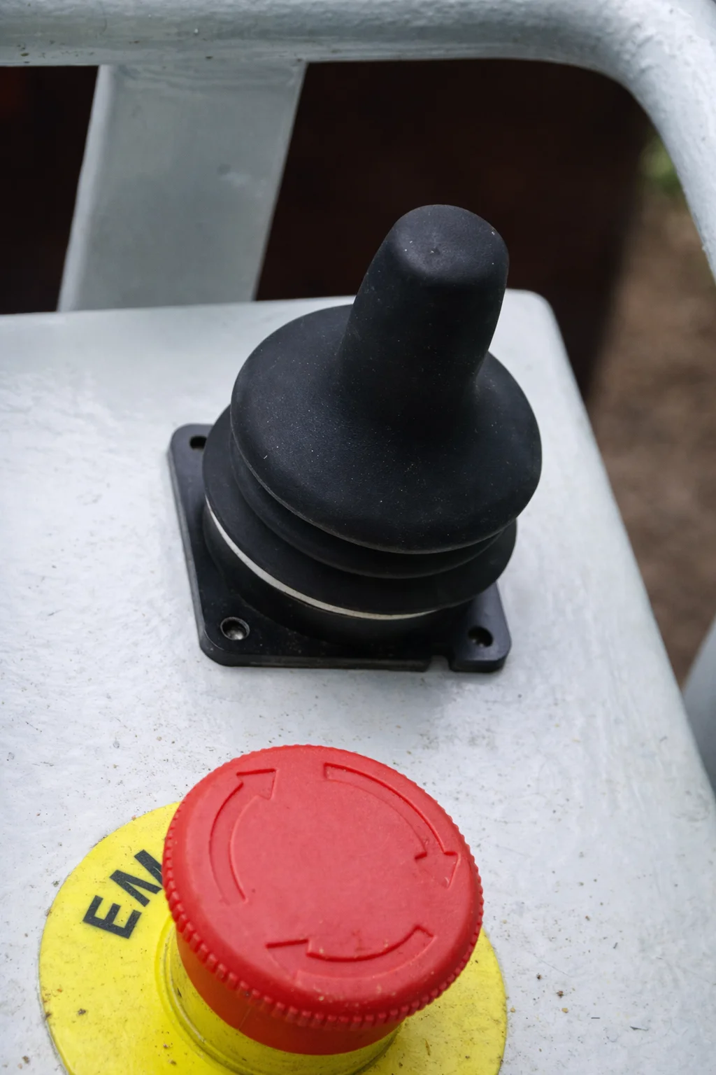 Ergonomische Steuerung des elektrischen Dumpers